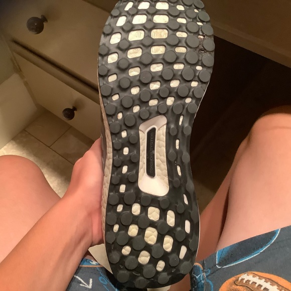 Ultra Boost - Picture 2 of 4